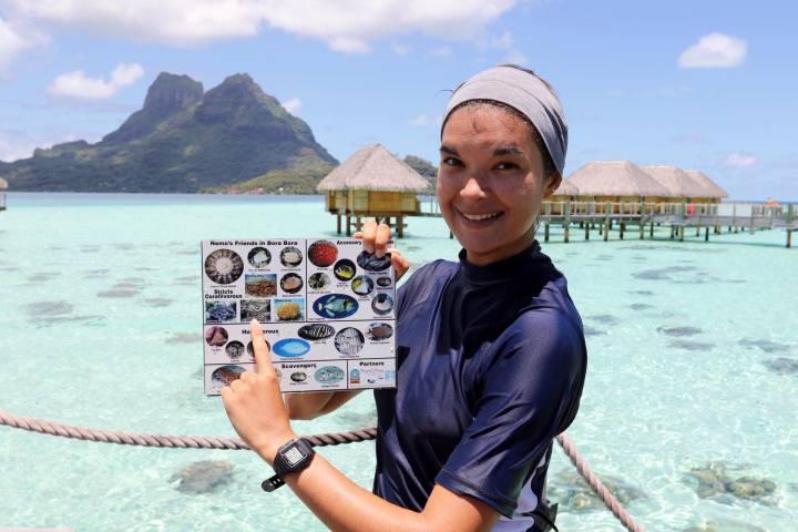 A guide specialized in coral knowledges